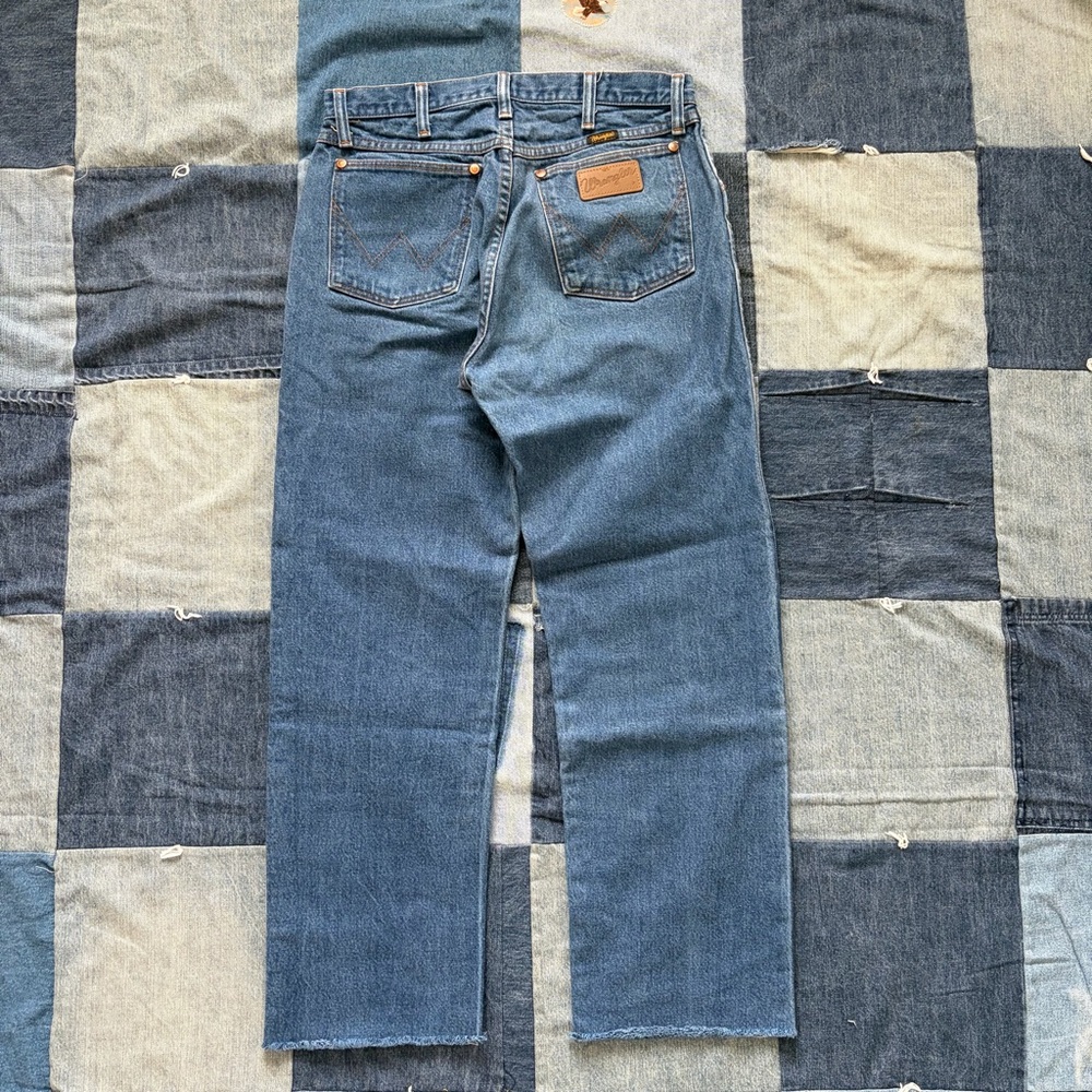 Wrangler Men's Straight Leg Jeans in Medium Blue